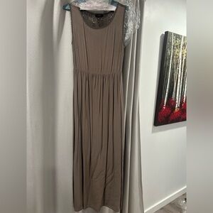 Chic Sleeveless Tan Maxi Dress